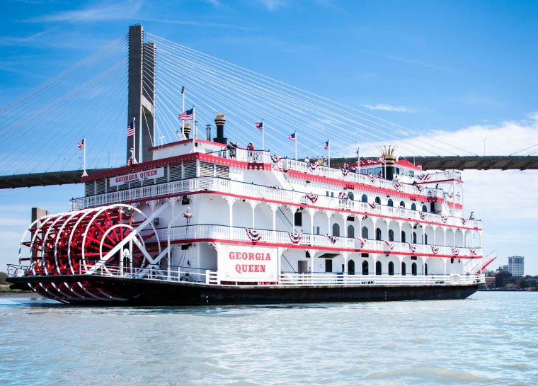 The Georgia Queen paddlewheeler on the Savannah River