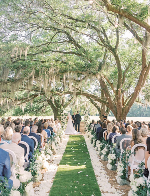 Hewitt Oaks ceremony under live oaks