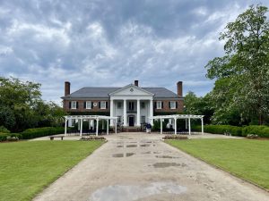 Boone Hall Plantation avenue and house