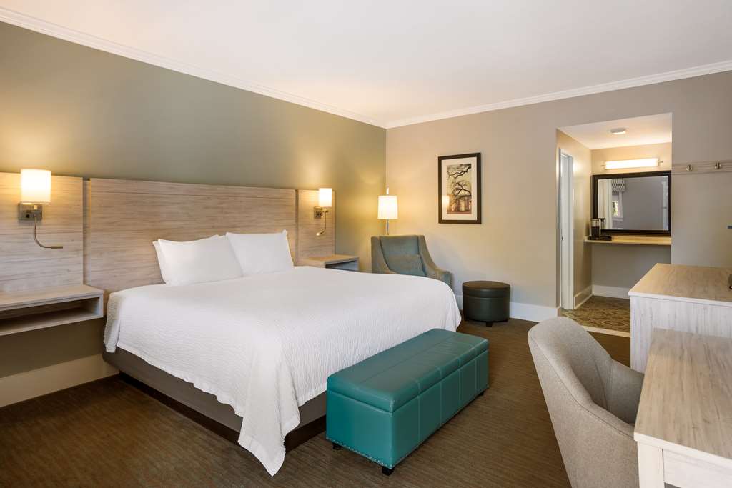Best Western Sea Island Inn photo 4 of 5