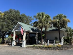 Gilligan's Seafood Restaurant- Beaufort from outside
