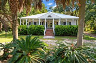 906 Pinckney Street, McClellanville SC 29458