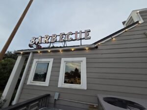Melvin's BBQ - Mt Pleasant from outside