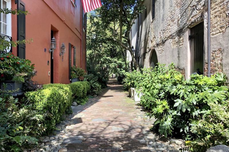 Philadelphia Alley, Charleston
